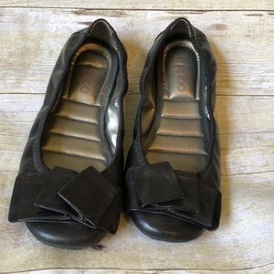 Me too Lilyana black leather flat size 7